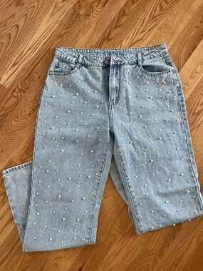 Light Wash Pearl-Embellished Women’s Jeans